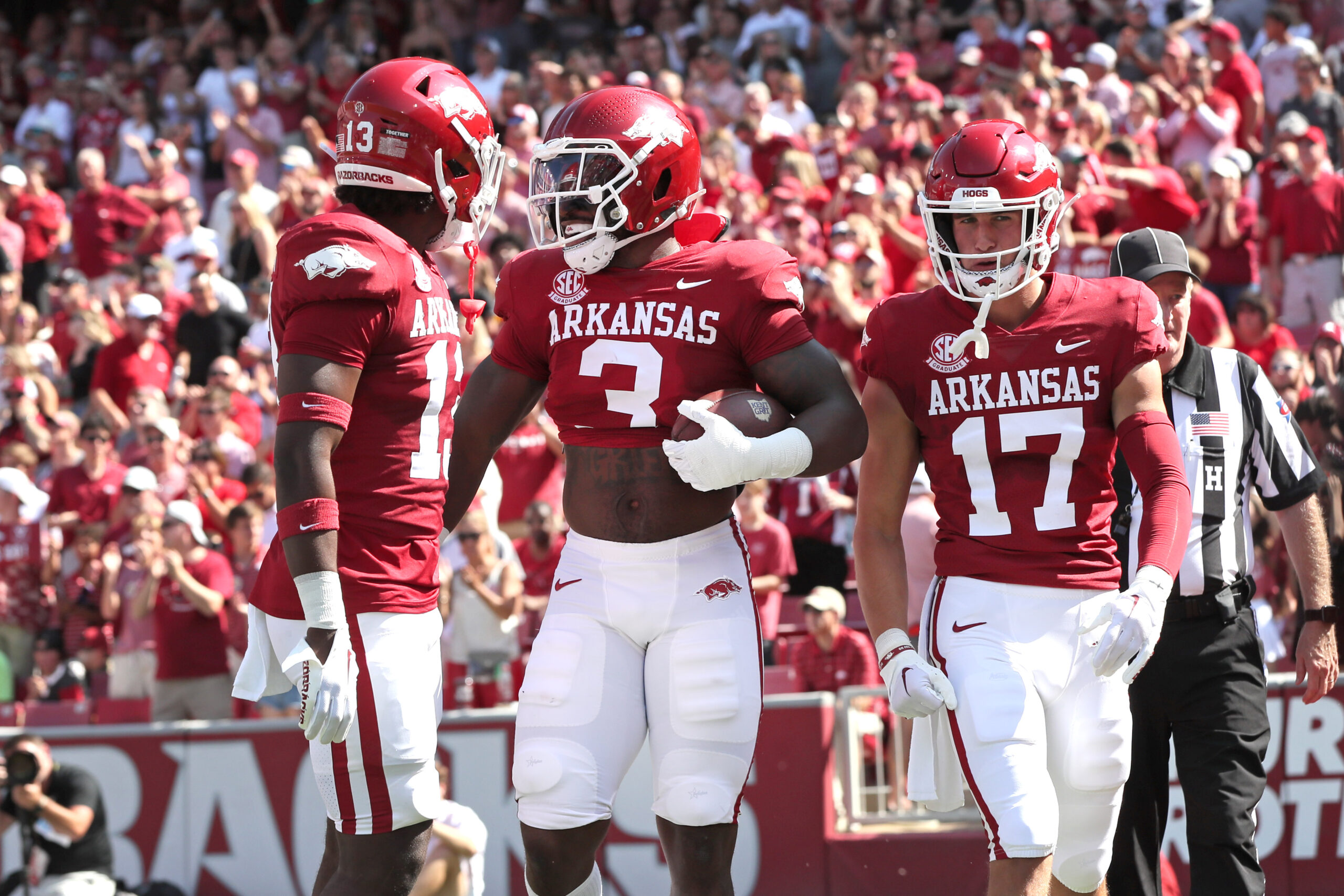 5 Arkansas Football players that would be studs for Razorback basketball  team